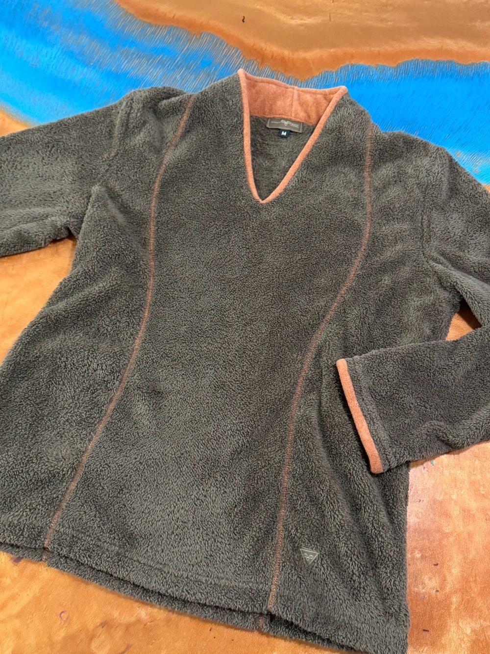 Wooly Bully Colorado V-Neck Fleece pullover Medium Brown orange